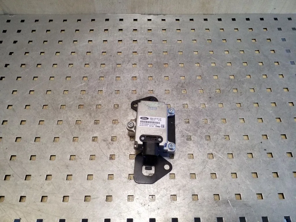 ESP (stabilitātes sistēmas) sensors (paātrinājuma sensors) 6G913C187AF