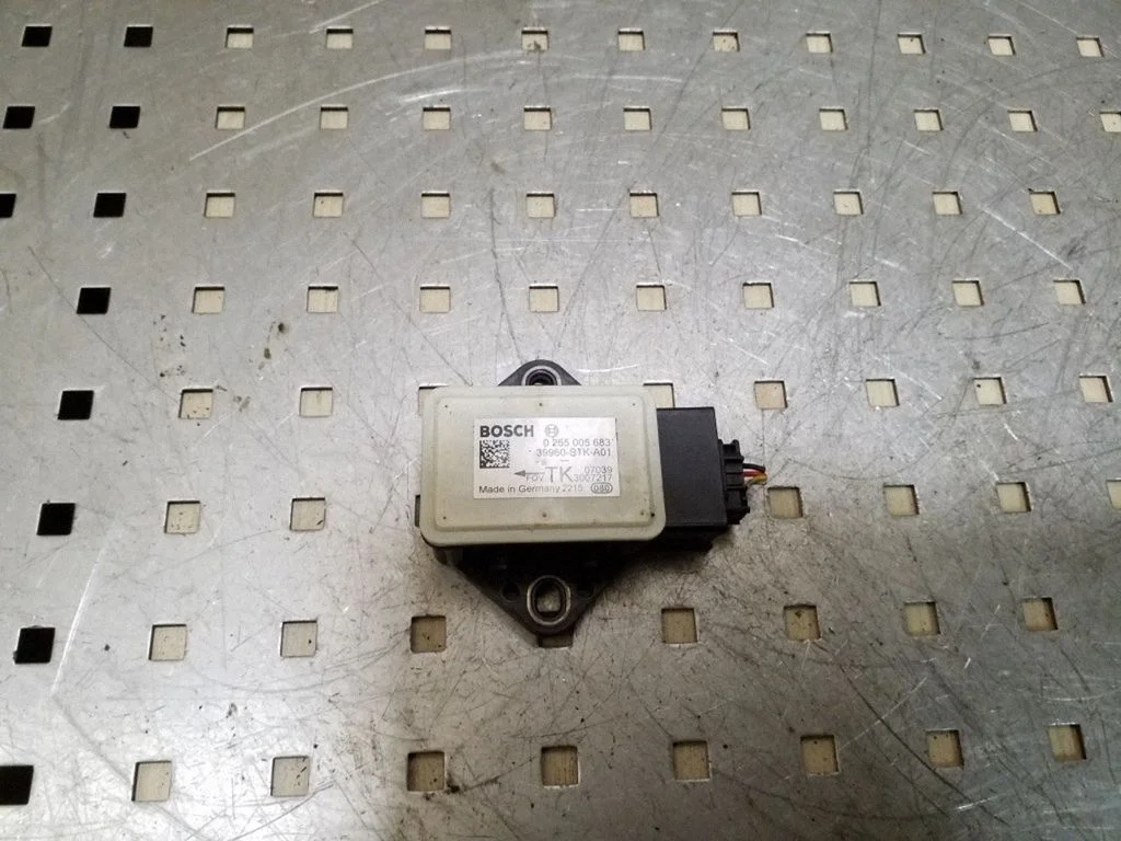 ESP acceleration yaw rate sensor – Honda CR-V (2007-2012)