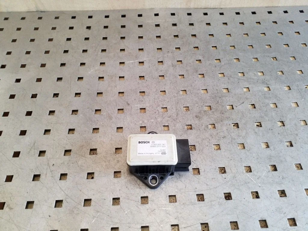 ESP acceleration yaw rate sensor – Honda CR-V (2007-2012)