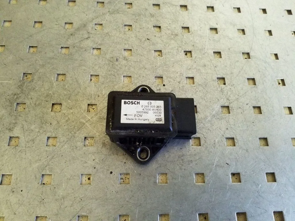 ESP acceleration yaw rate sensor – Nissan Note (E11) (2006-2014)