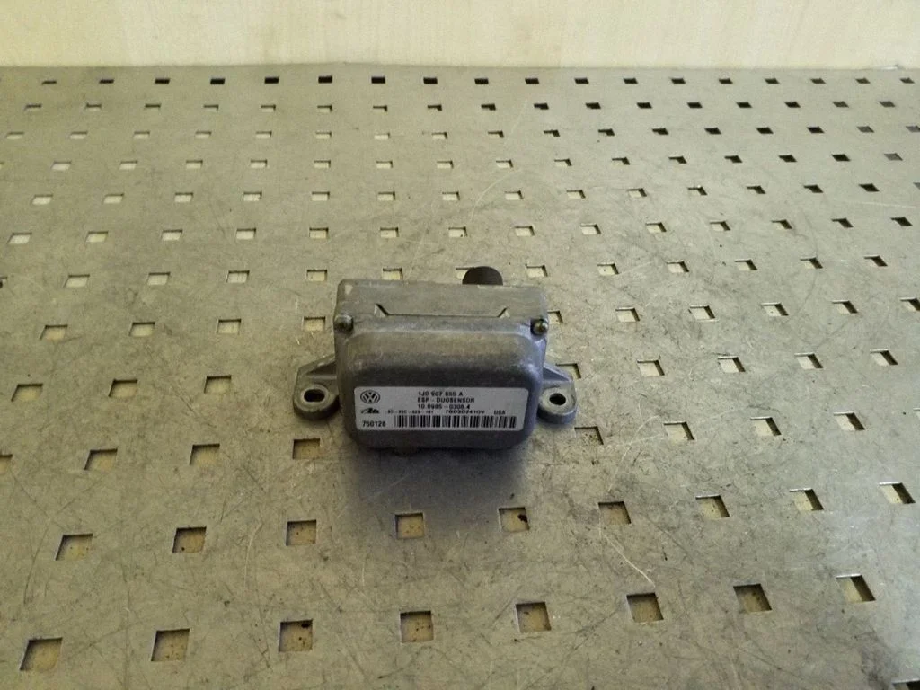 ESP (stabiilsussüsteemi) andur (pöördekiirusandur) 1J0907655A