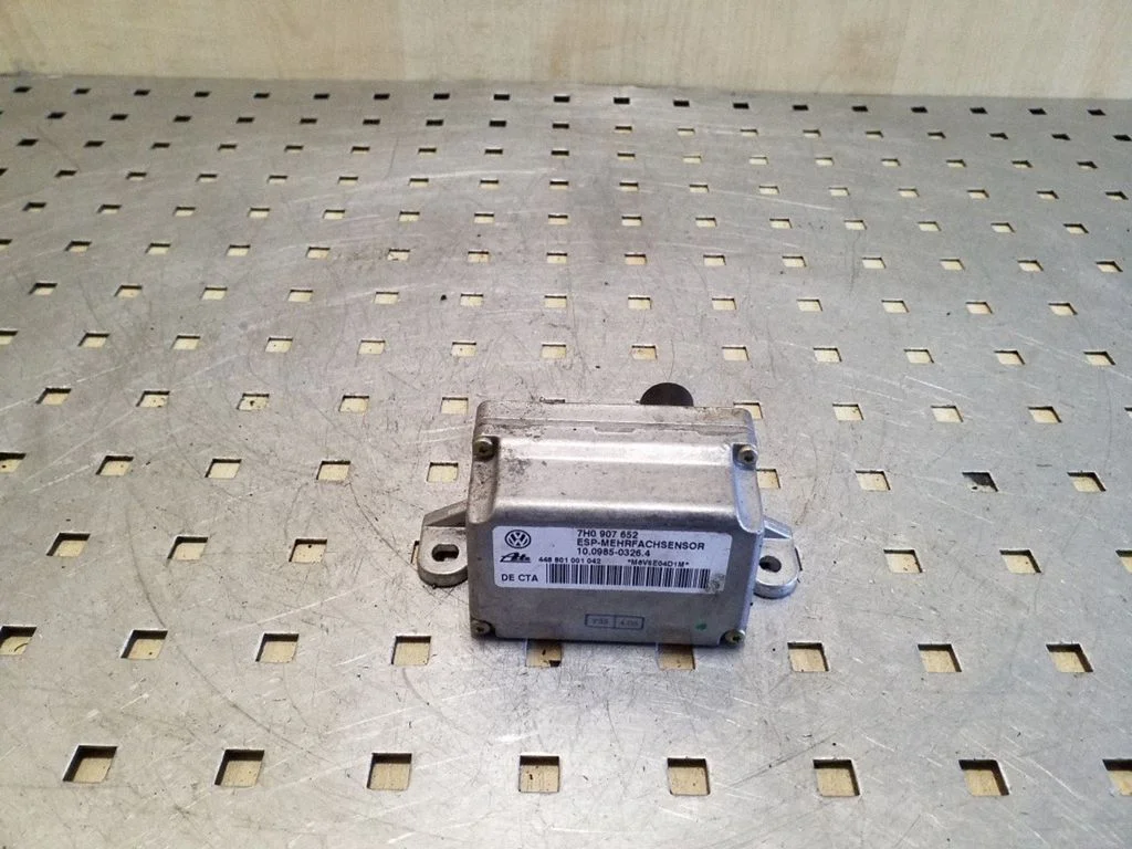 ESP (stabilitātes sistēmas) sensors (paātrinājuma sensors) – Volkswagen Touareg I (2002-2010)