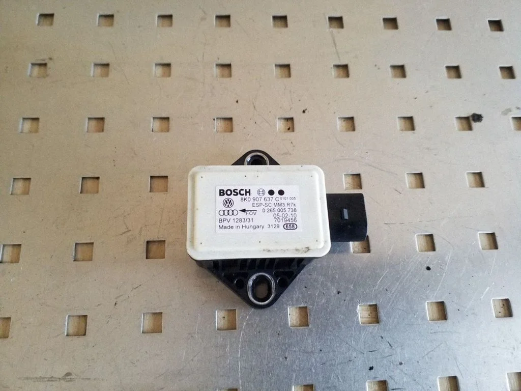 ESP (stabilitātes sistēmas) sensors (paātrinājuma sensors) 8K0907637C