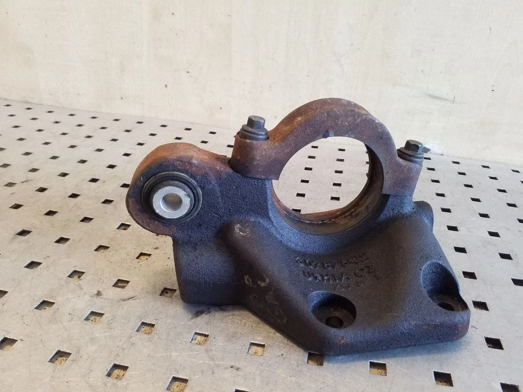 Driveshaft support bearing bracket – Volvo XC60 (2009-2013)