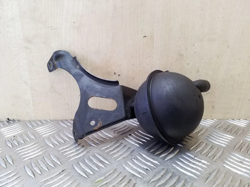 Vacuum air tank – Volkswagen Touareg I (2002-2010)