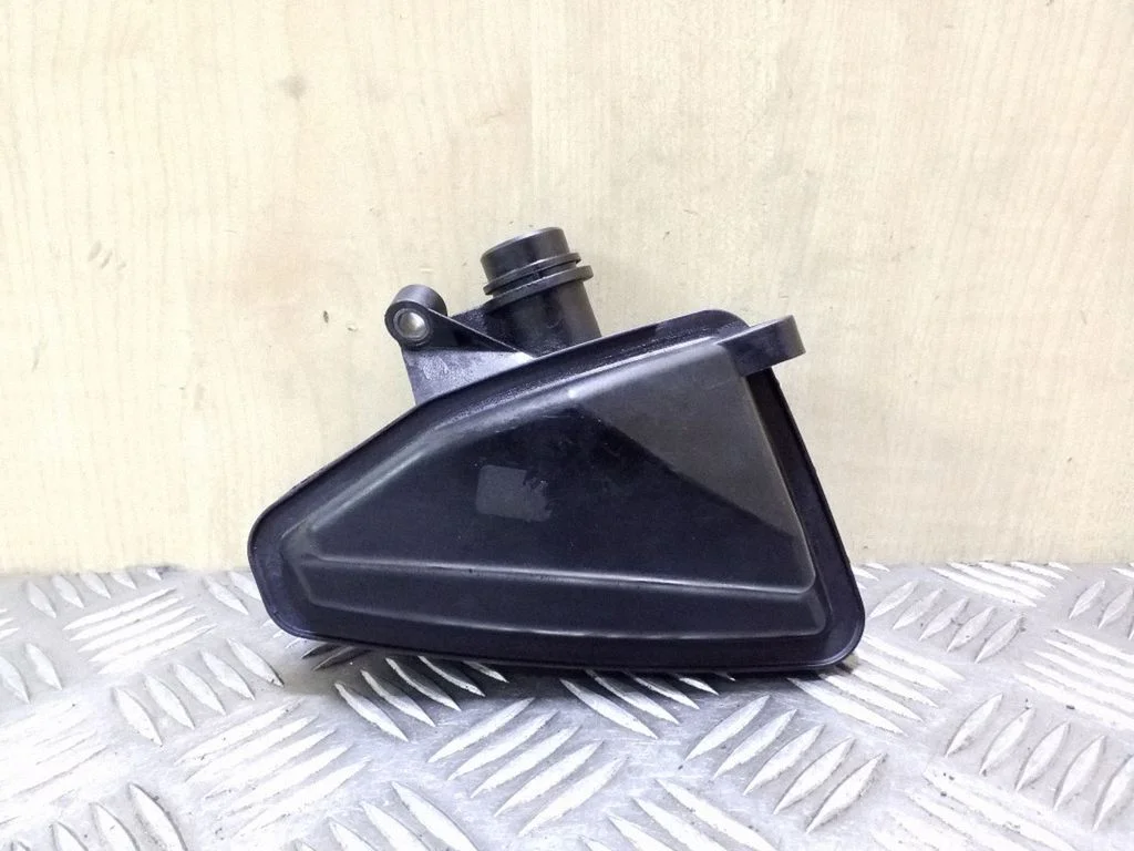 Vacuum air tank A6421400037