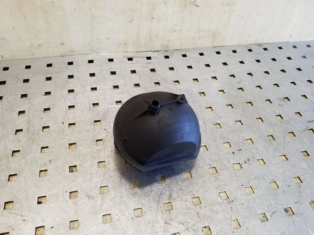 Vacuum air tank – Mitsubishi Outlander (2001-2007)
