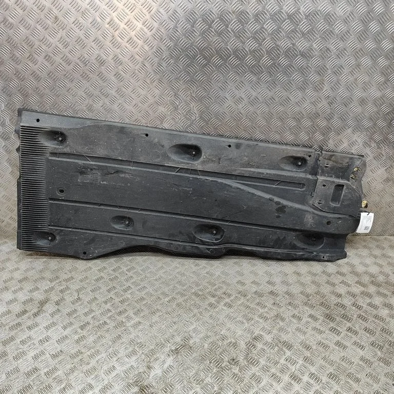 Sānu dibena aizsargs 5Q0825202S