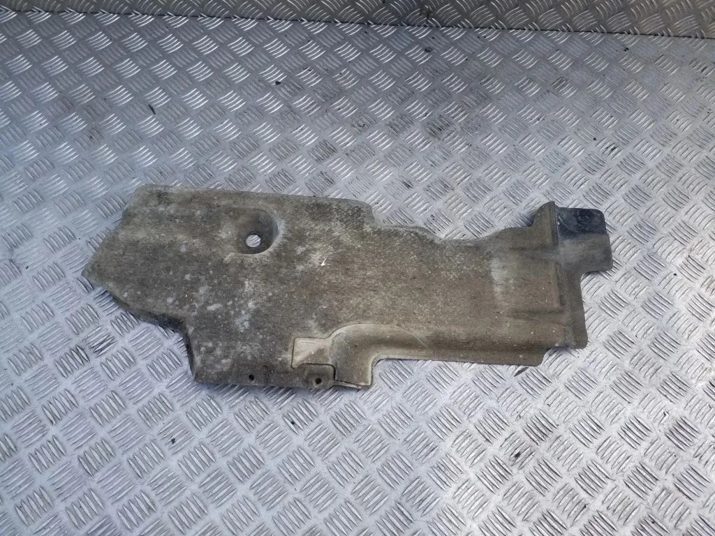 Aizmugurējās balstiekārtas apakšas aizsargs 31383376