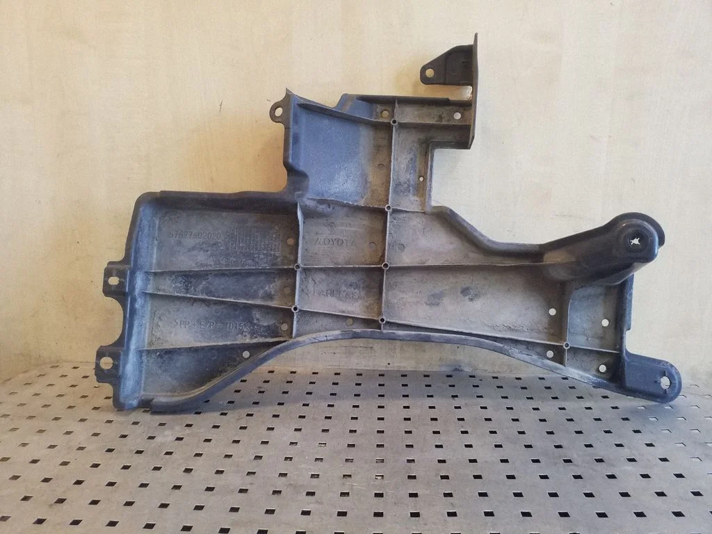 Tagavedrustuse põhjakaitse – Toyota Auris 150 (2006-2012)