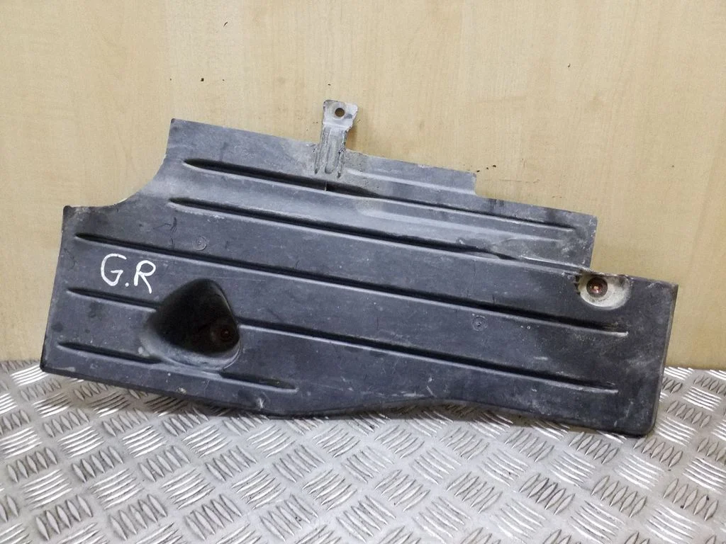 Aizmugurējās balstiekārtas apakšas aizsargs AV61R11778AF