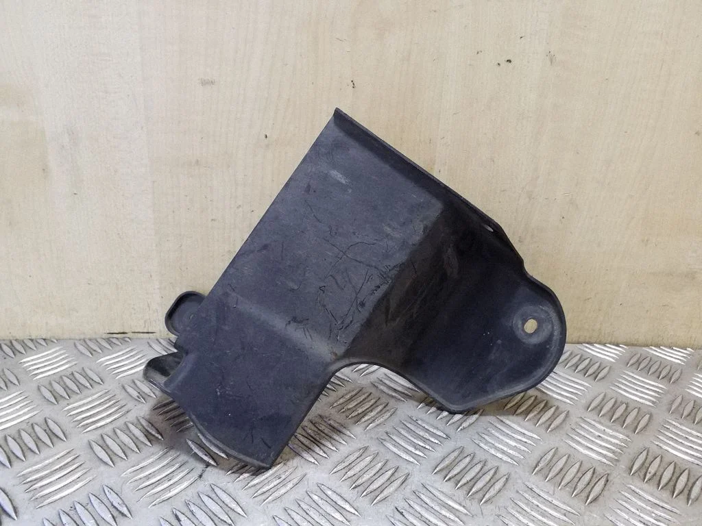 Rear underbody cover/under tray GS1D56L11