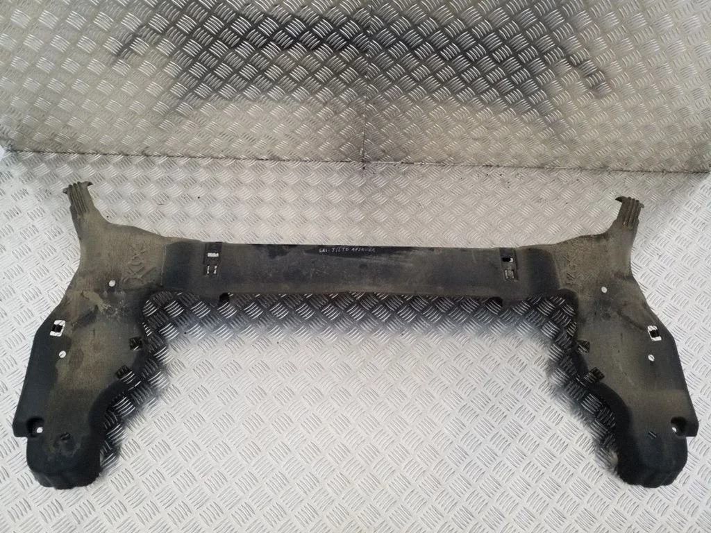 Rear underbody cover/under tray 555826675R
