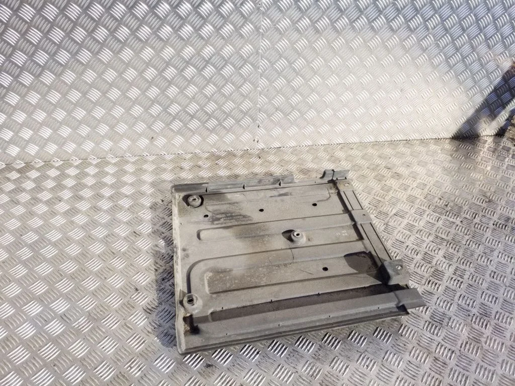 Rear underbody cover/under tray 841473Z000