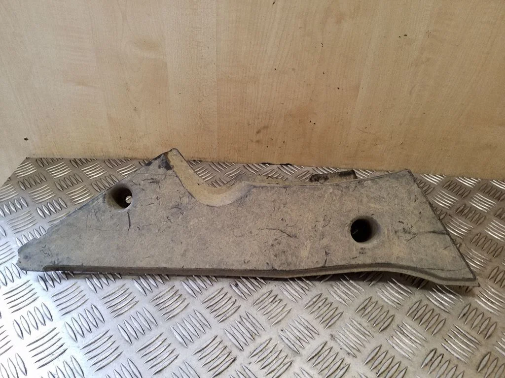 Rear bumper underbody cover/under tray 7124555