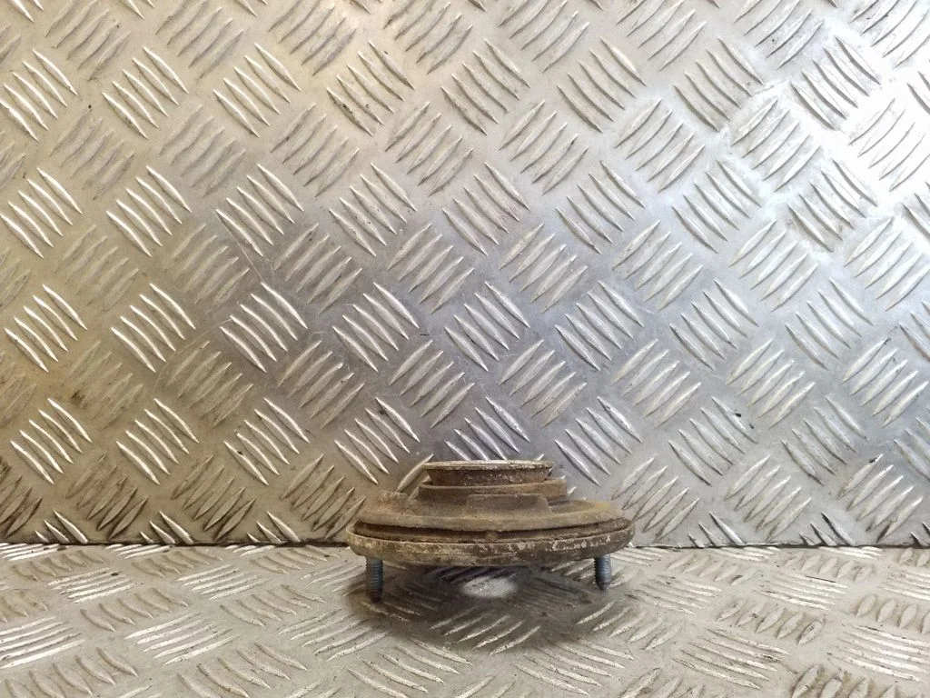 Keerdvedru ülemine tugi 8D0412109D
