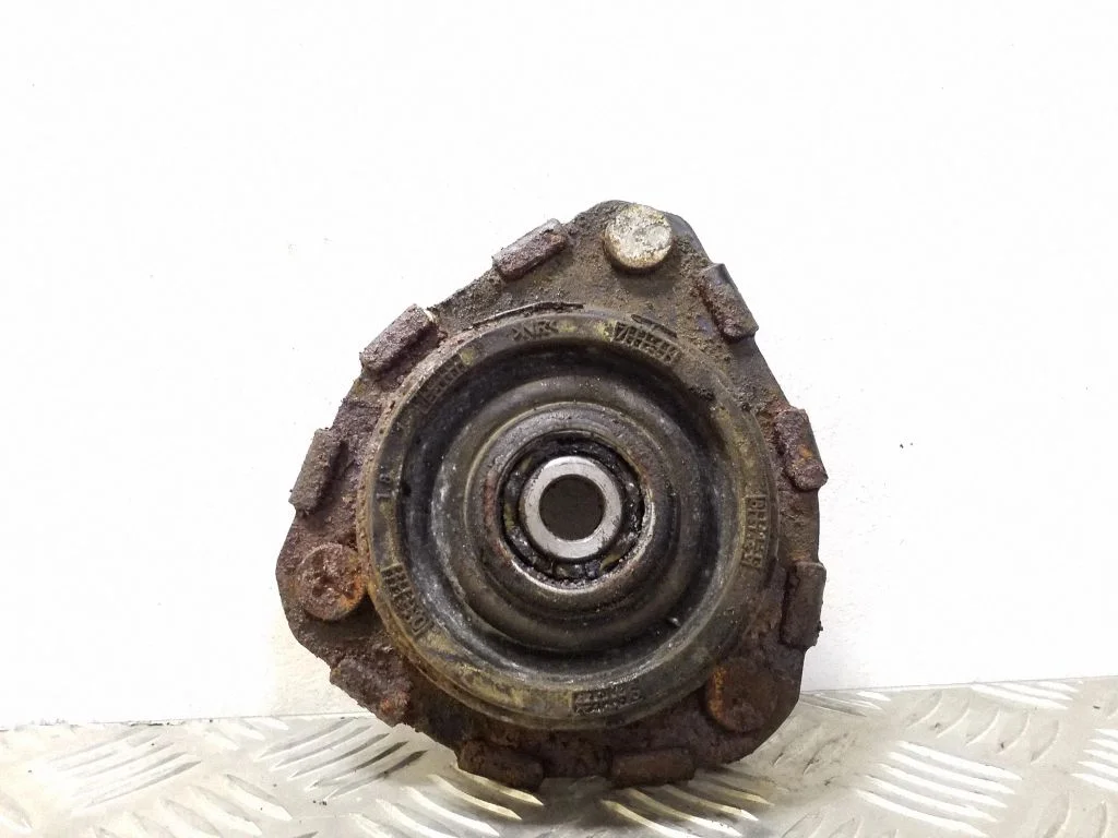 Keerdvedru ülemine tugi – Toyota Avensis T220 (2000-2003)