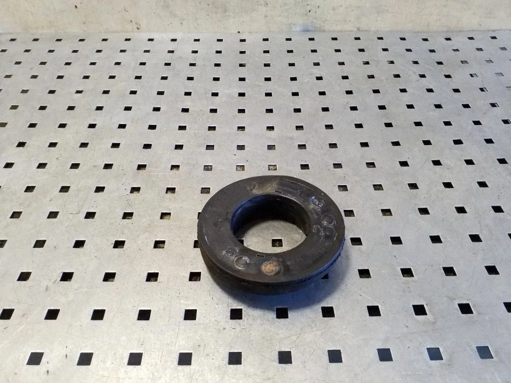 Keerdvedru ülemine tugi JB3C5415BB