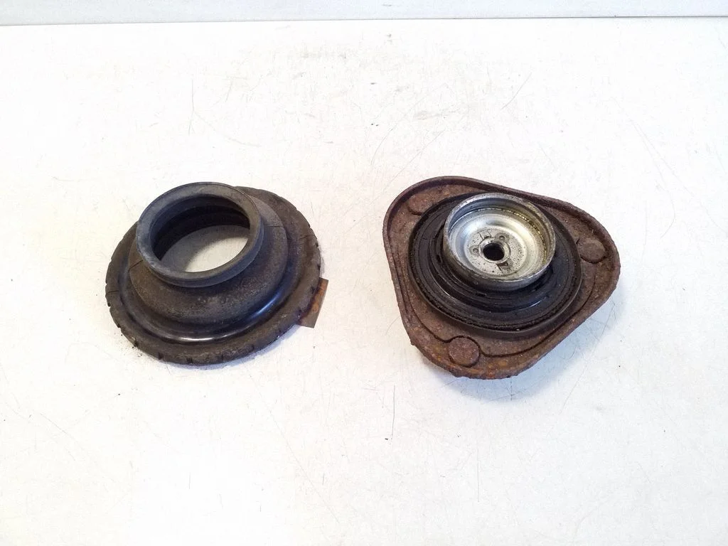 Coil spring mount – left