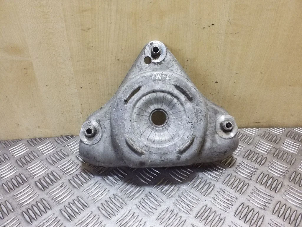 Atsperes balsts (augšējais) – Audi A6 Allroad C5 (1999-2005)