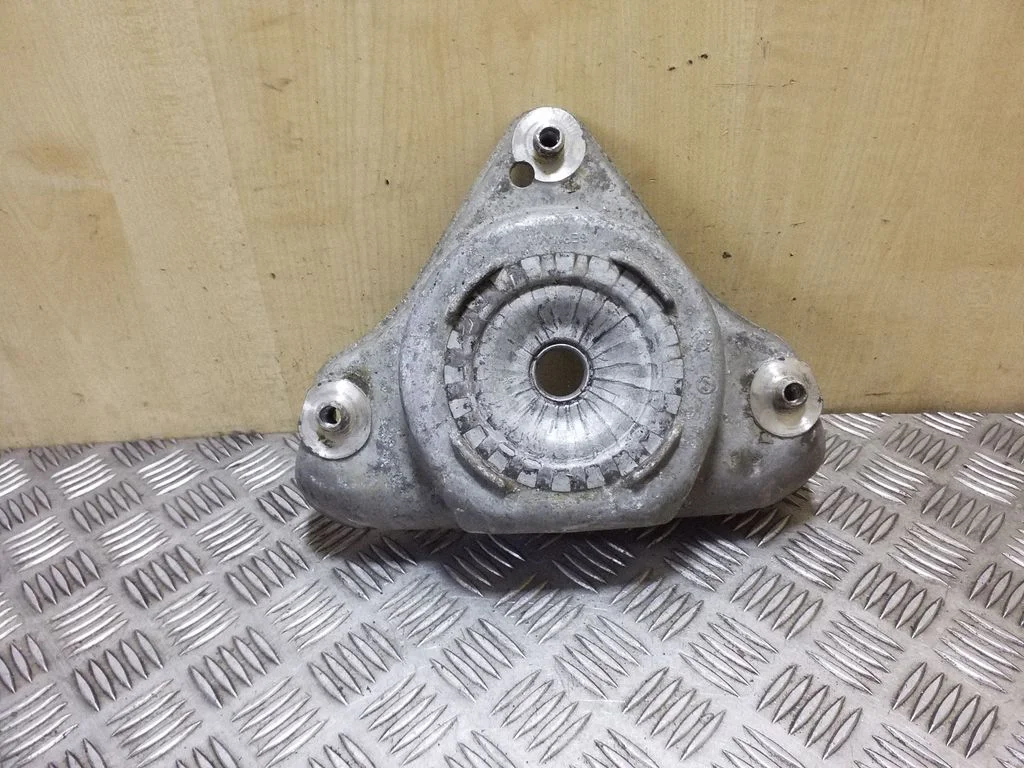Atsperes balsts (augšējais) – Audi A6 Allroad C5 (1999-2005)