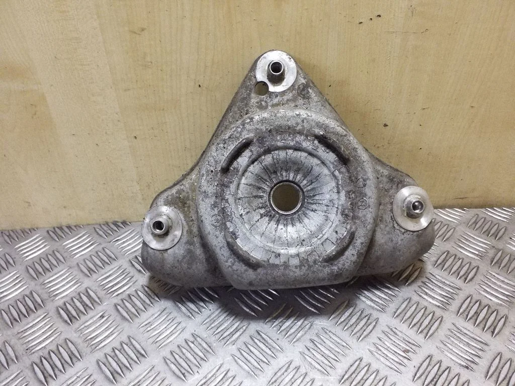 Atsperes balsts (augšējais) – Audi A6 Allroad C5 (1999-2005)