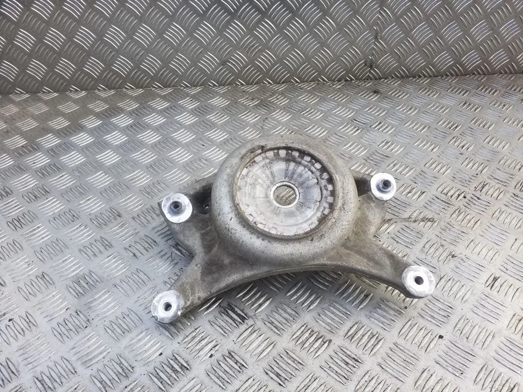 Atsperes balsts (augšējais) – Audi Q5 SQ5 8R (2008-2017)
