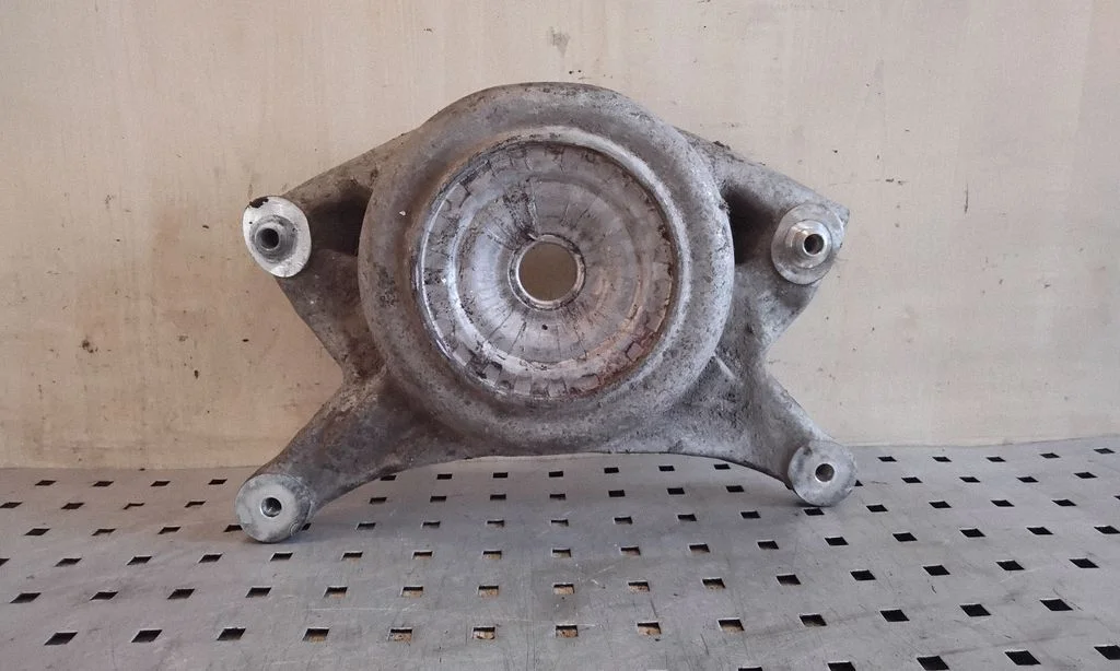 Atsperes balsts (augšējais) – Audi Q5 SQ5 8R (2008-2017)