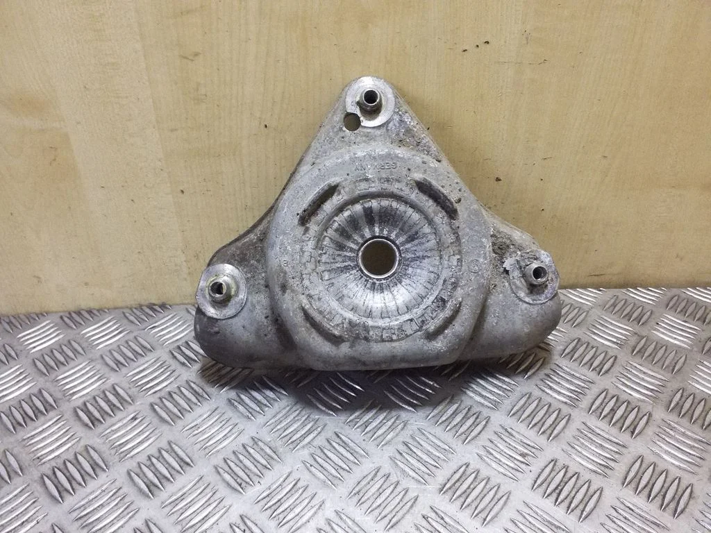 Atsperes balsts (augšējais) – Audi A6 Allroad C5 (1999-2005)