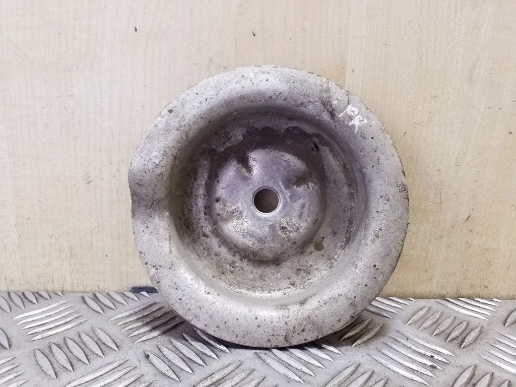 Coil spring mount