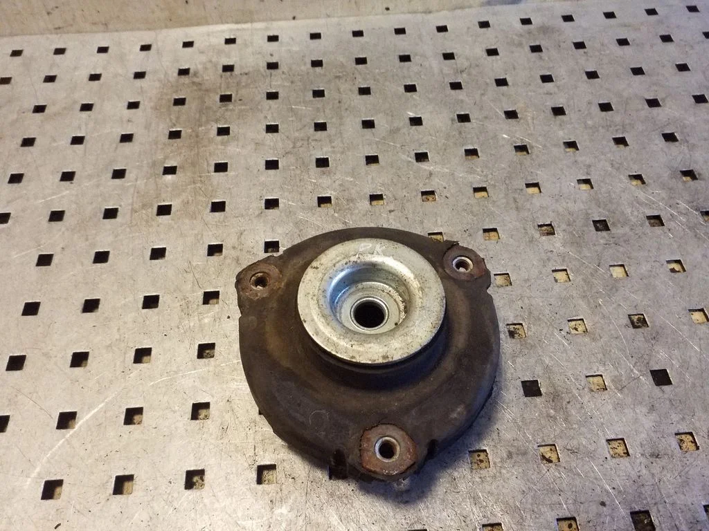 Coil spring mount 6N0412331E