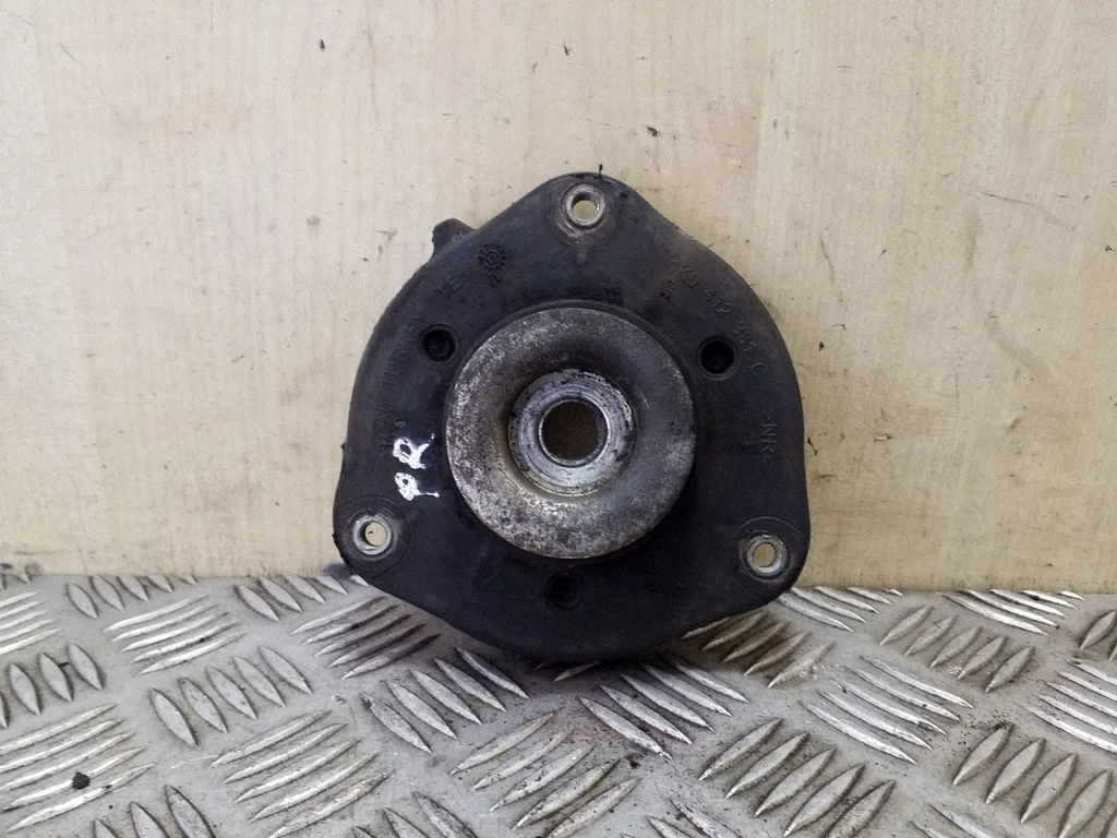 Keerdvedru ülemine tugi 1K0412331C