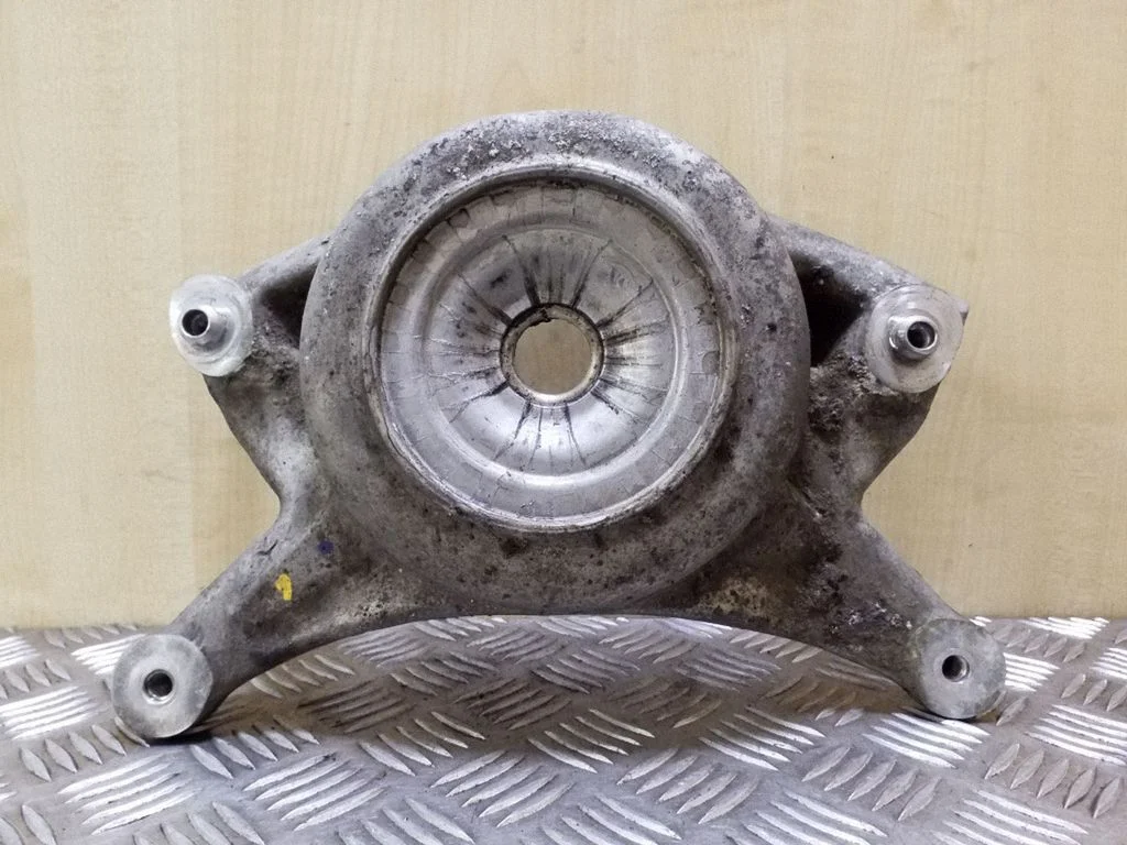 Atsperes balsts (augšējais) – Audi A5 8T 8F (2007-2016)