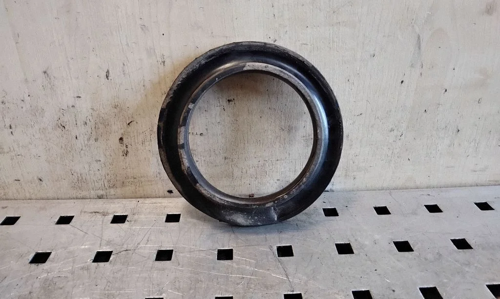 Keerdvedru ülemine tugi 546232P000
