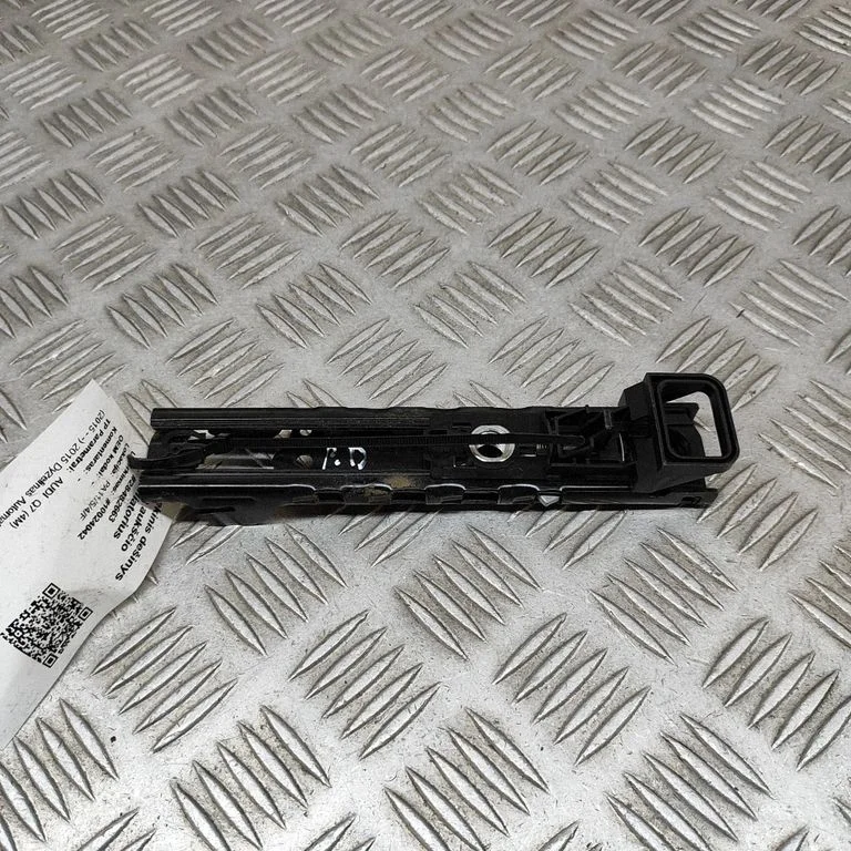 Seat belt height adjuster – Audi Q7 4M (2015-)
