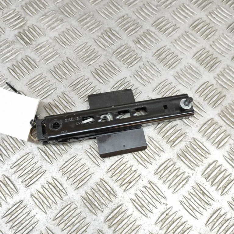 Seat belt height adjuster 616773300B