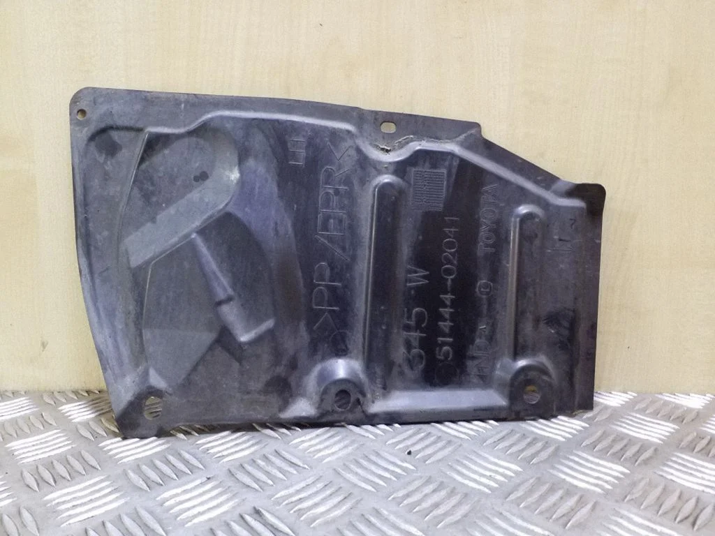 Eesmise vedrustuse põhjakaitse – Toyota Avensis T270 (2009-2012)