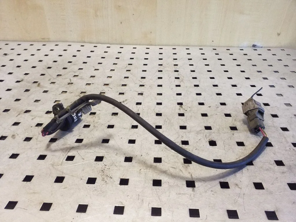 Kloķvārpstas stāvokļa devējs – Toyota Corolla Verso E121 (2001-2004)