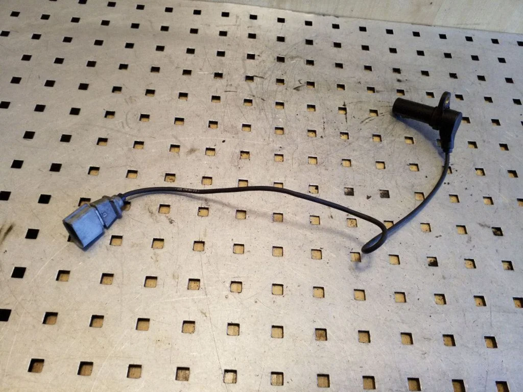 Crankshaft position sensor 038907319D