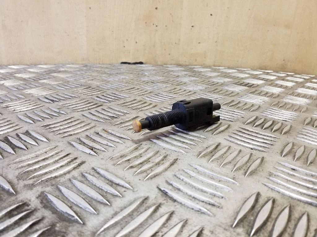 Clutch pedal sensor 811907343B