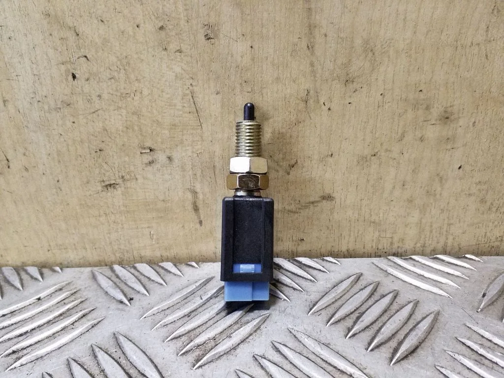 Siduripedaali andur – Subaru Outback (2004-2006)