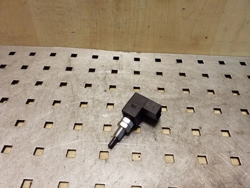 Clutch pedal sensor