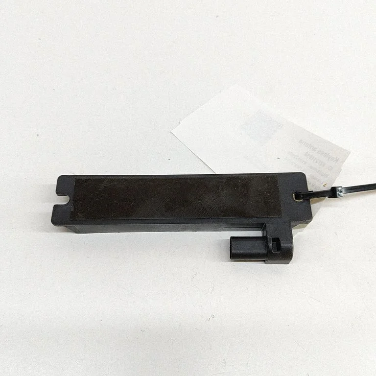 Keyless system antenna – Tesla Model S (2012-)