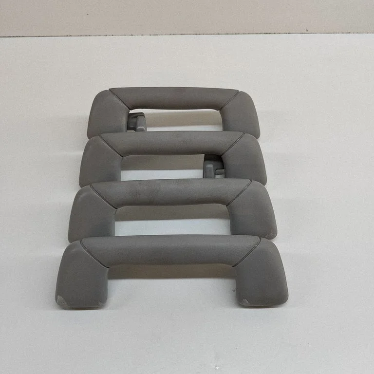 A set of handles for the ceiling 7461048070A0