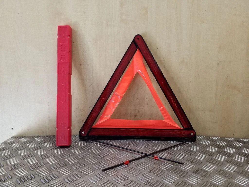 Emergency warning sign 8K0860251