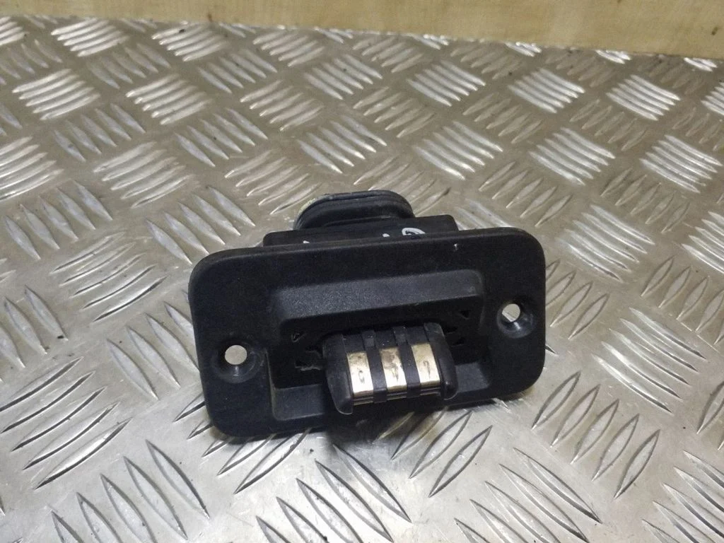 Sliding door contact joint – Volkswagen Caddy (2004-2010)