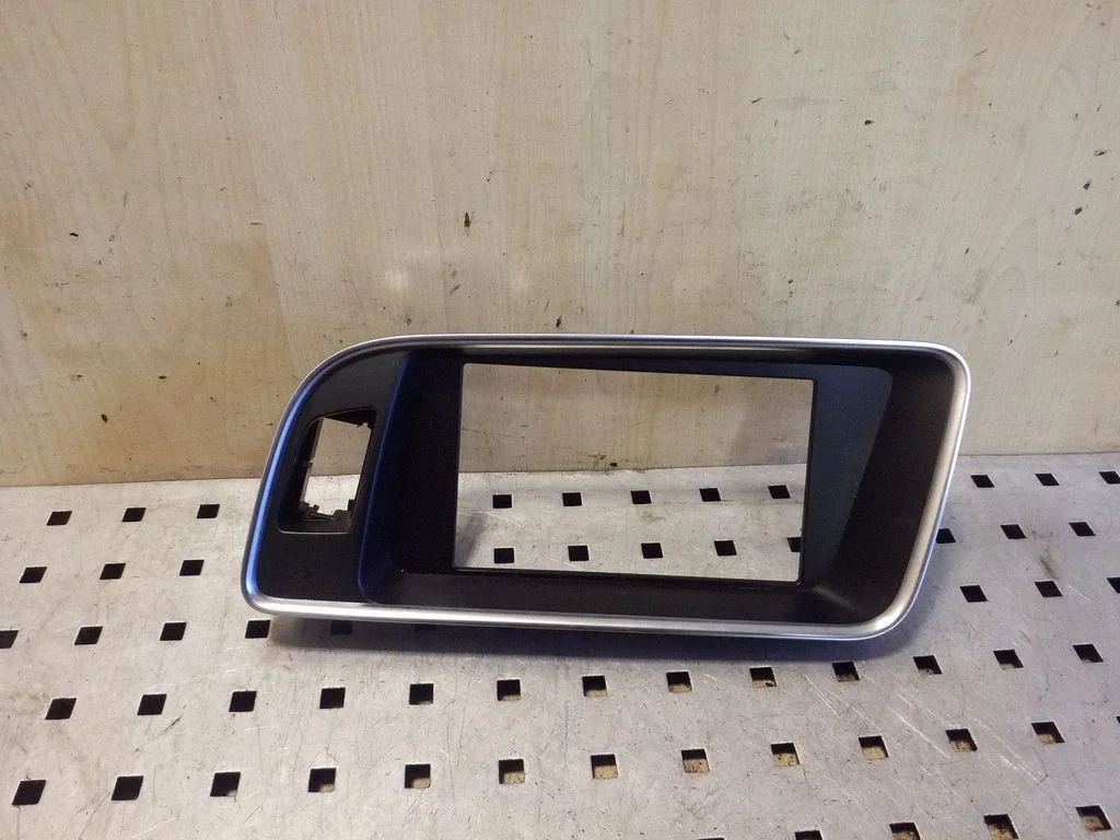 Radio/GPS head unit trim 8R2857186H
