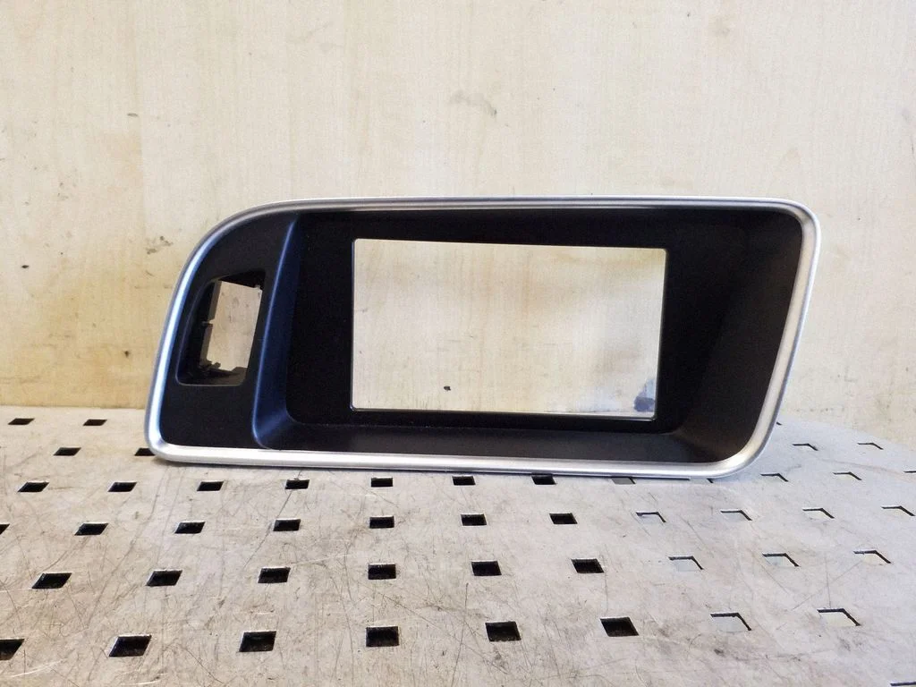 Radio/GPS head unit trim 8R2857186