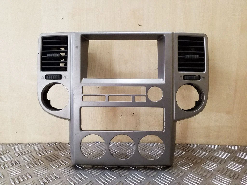 Radio/GPS head unit trim 68280EQ000