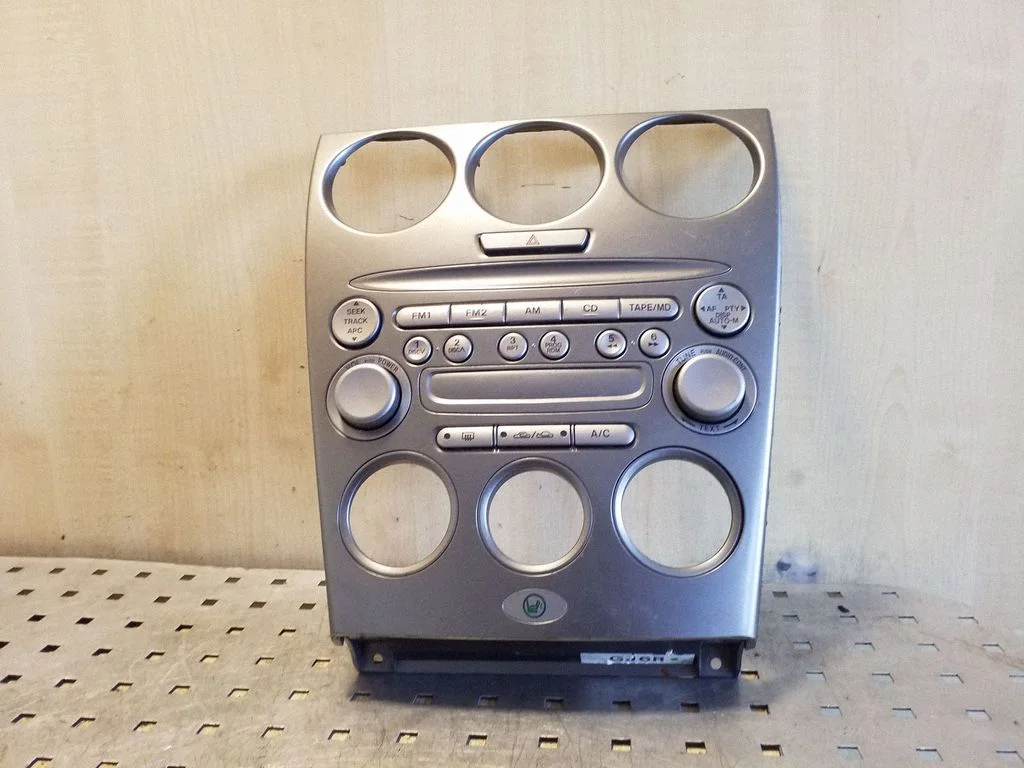 Raadio/navigatsiooni viimistlus GJ6AG1215